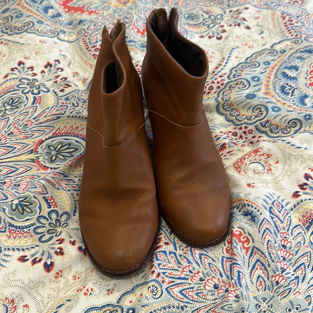 Toms booties tassle missing